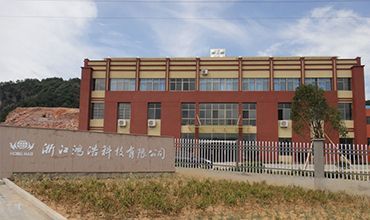 我公司引進(jìn)先進(jìn)的污水處理系統(tǒng)，各項(xiàng)污染因子都在可控范圍